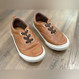 Boys Old Navy Faux Leather Sneakers Size 9